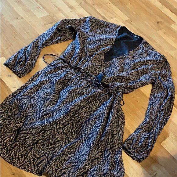 Aritzia Dresses & Skirts - Aritzia talula feathered dress sz s polyester